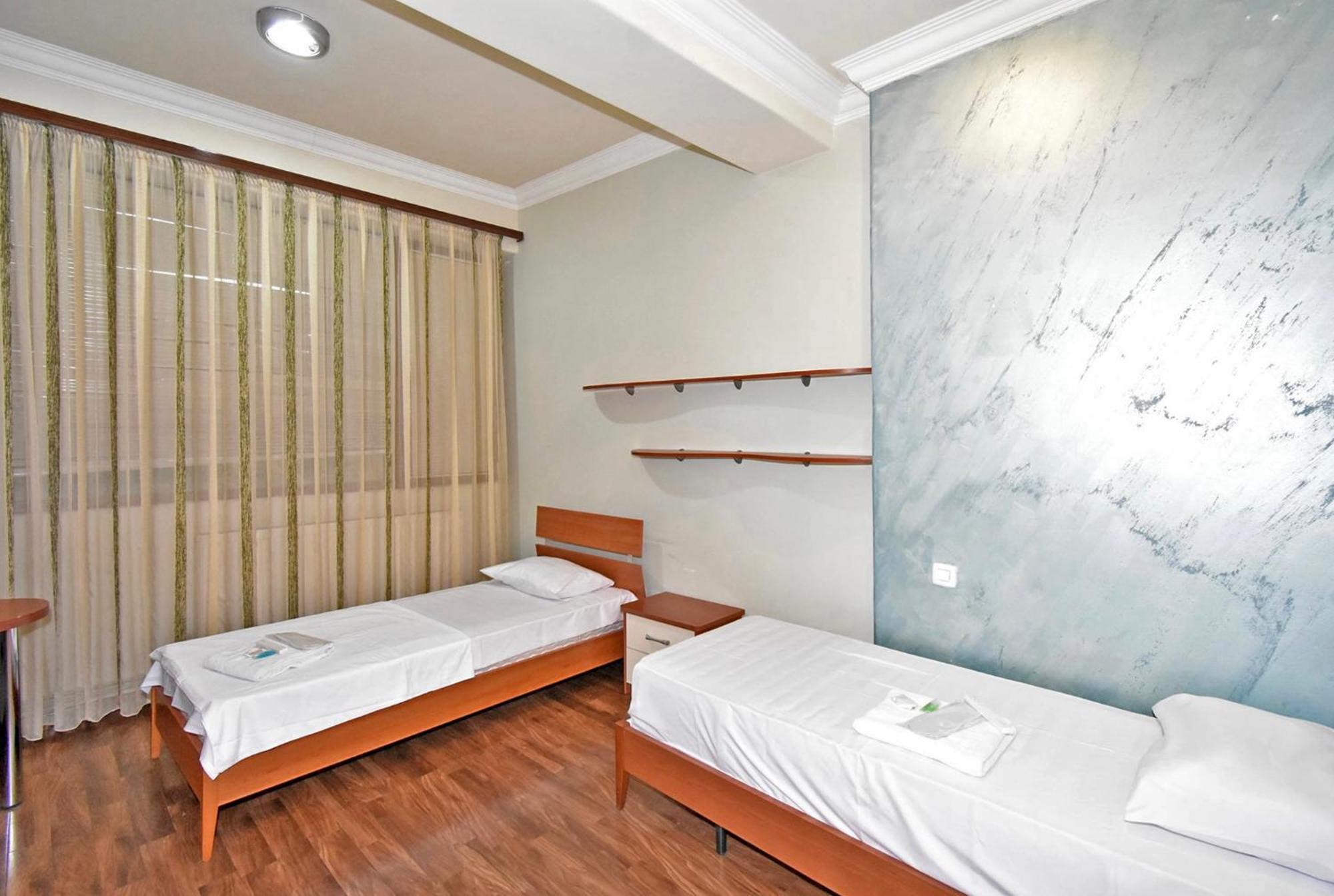 יירבאן Hotel Costa מראה חיצוני תמונה