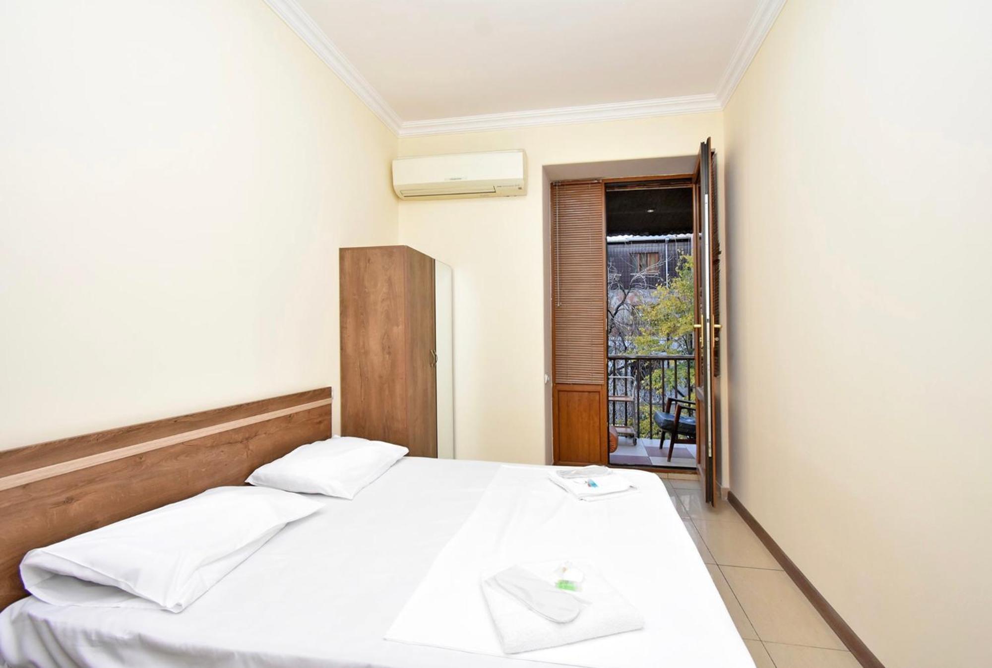 יירבאן Hotel Costa מראה חיצוני תמונה