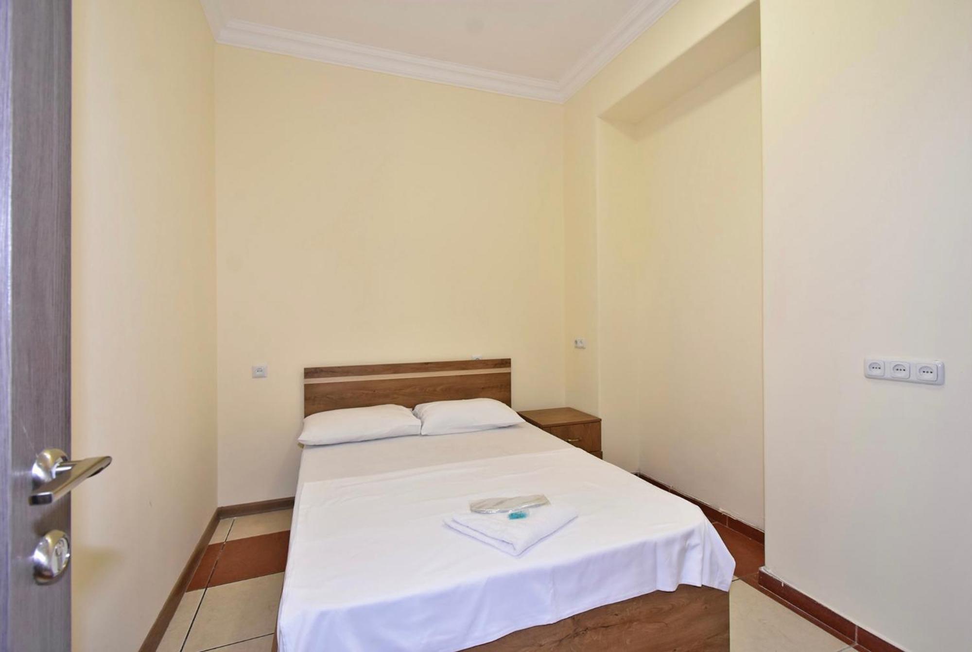 יירבאן Hotel Costa מראה חיצוני תמונה