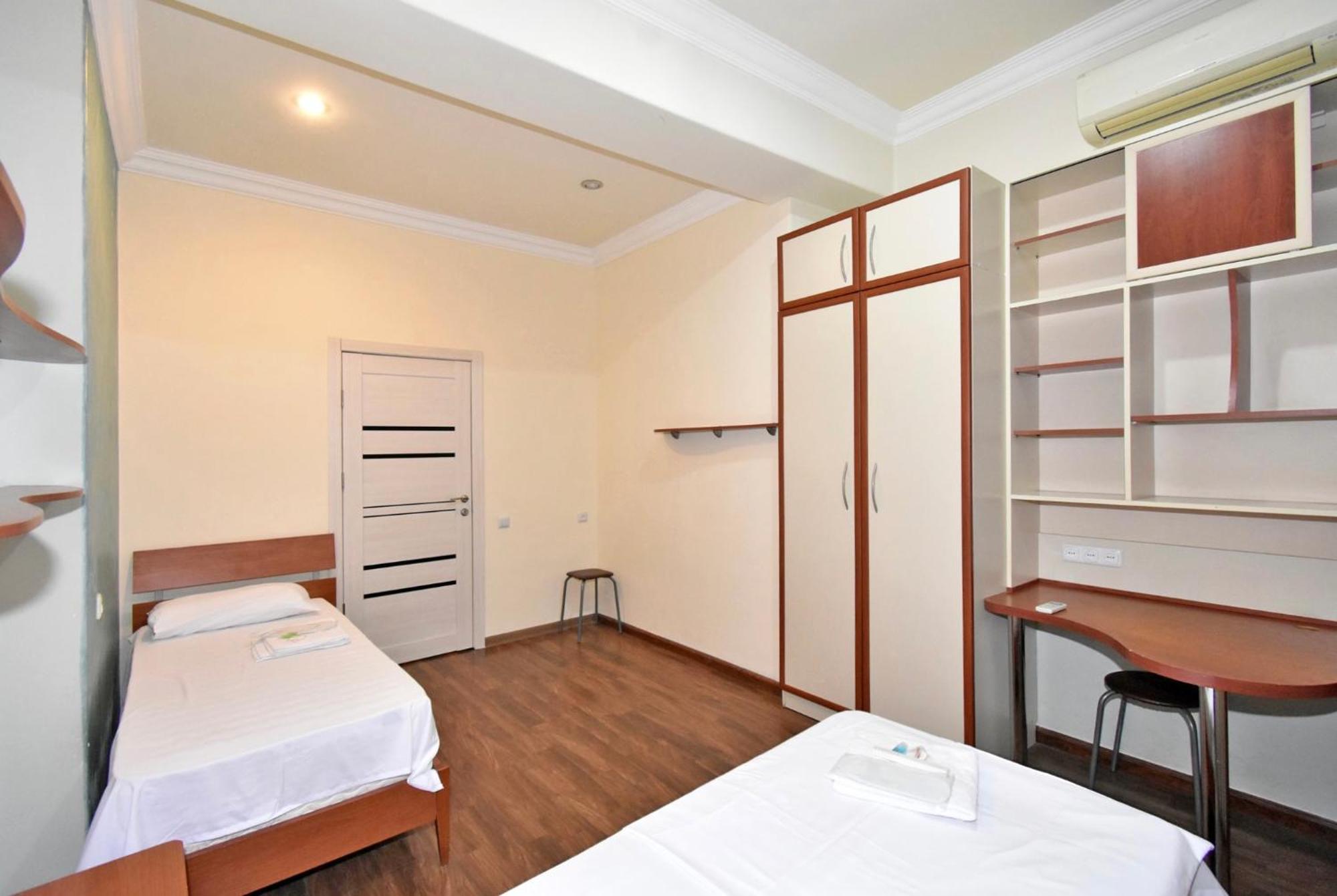 יירבאן Hotel Costa מראה חיצוני תמונה