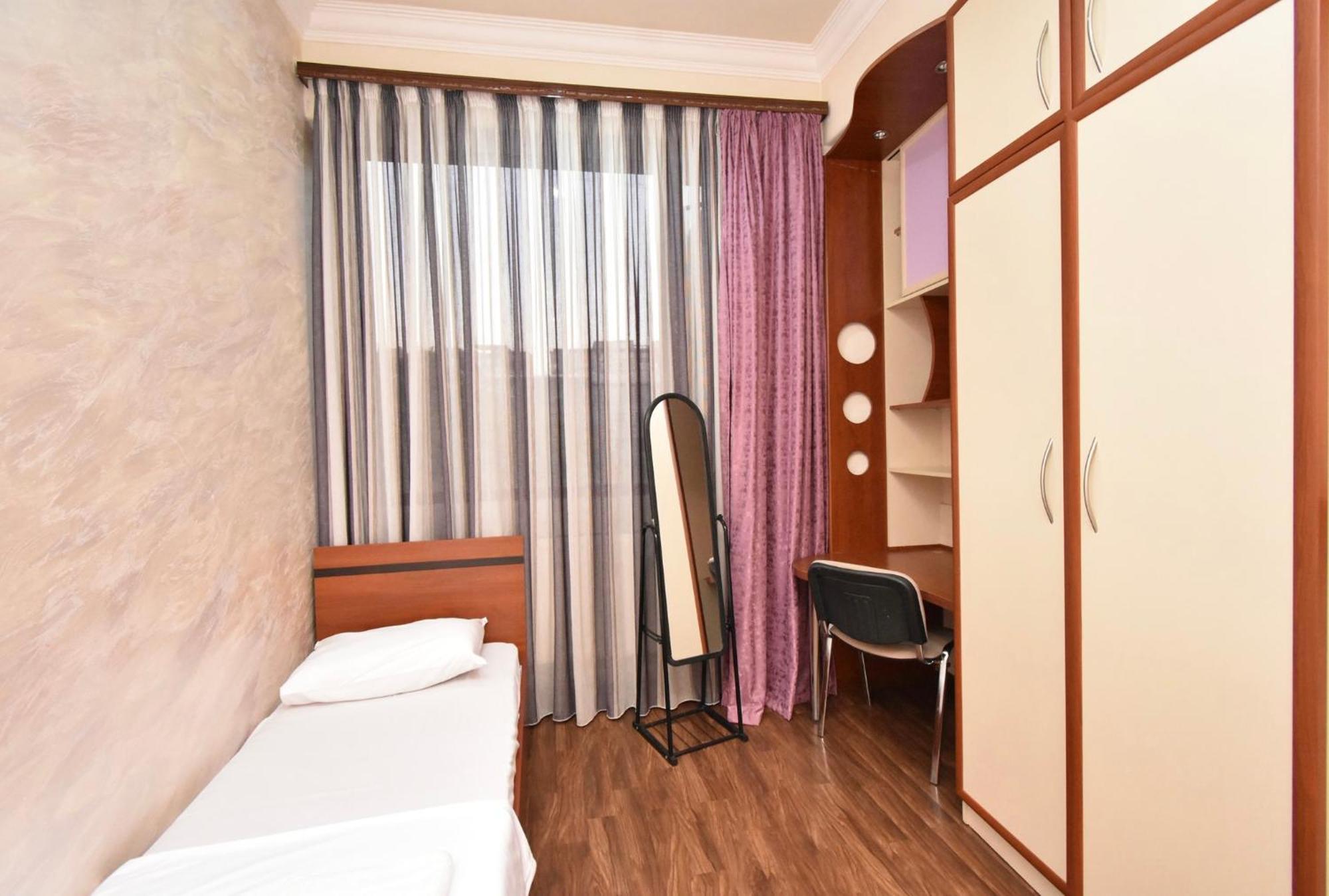 יירבאן Hotel Costa מראה חיצוני תמונה