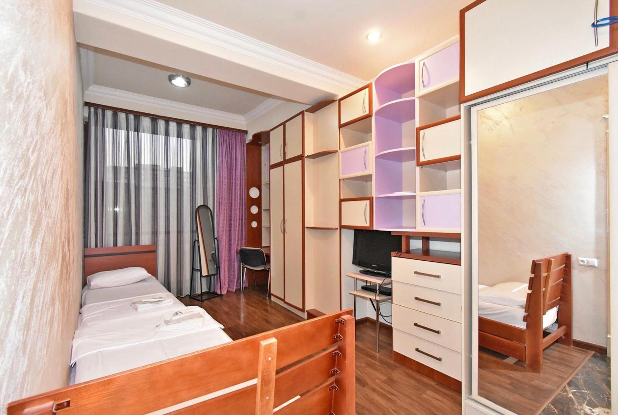 יירבאן Hotel Costa מראה חיצוני תמונה