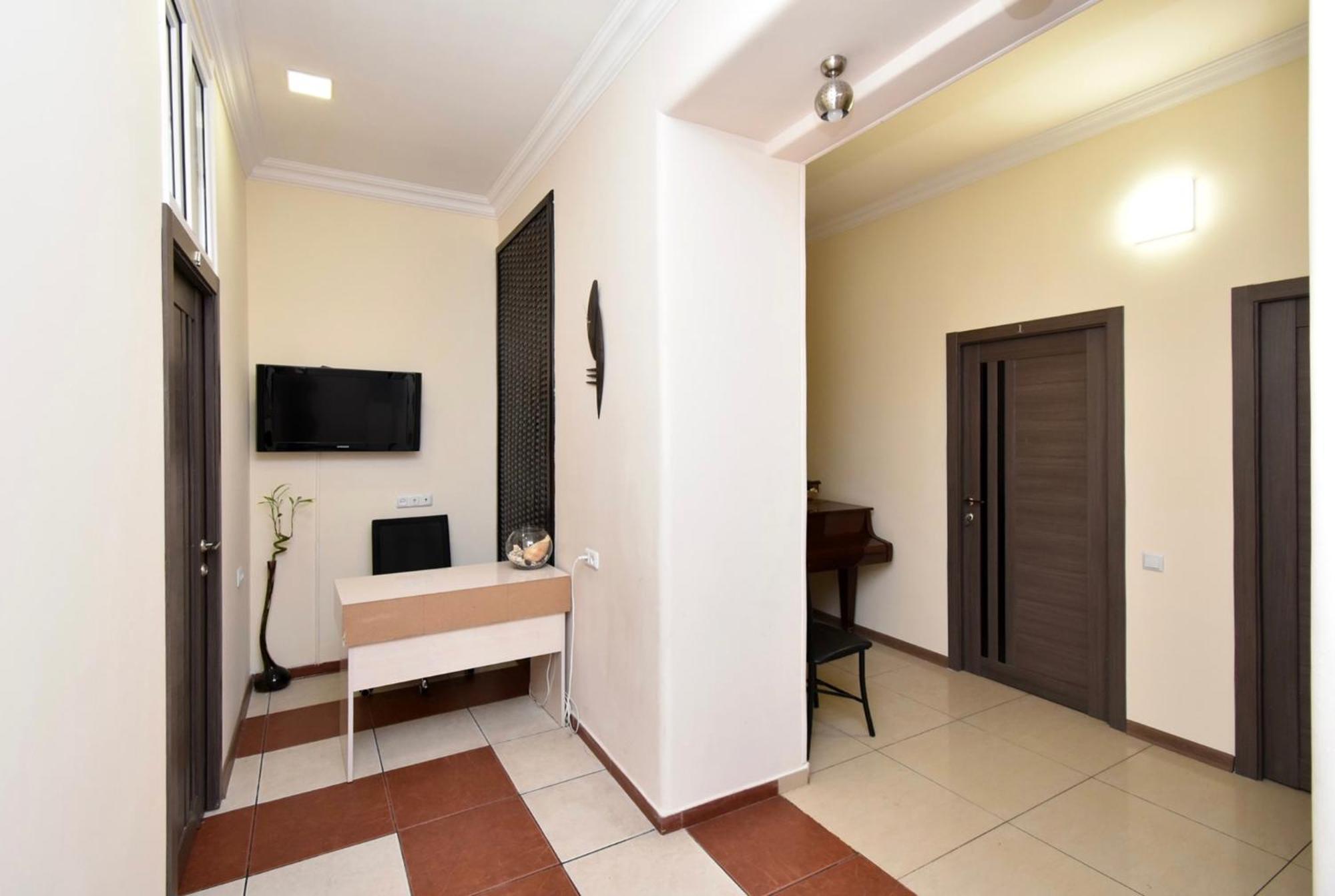יירבאן Hotel Costa מראה חיצוני תמונה